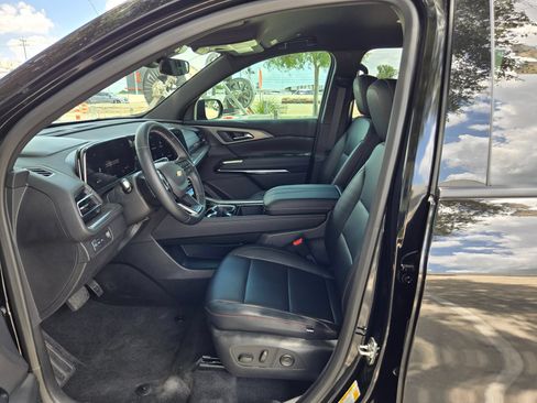 Certified 2026 Chevrolet Traverse LT FWD image 9