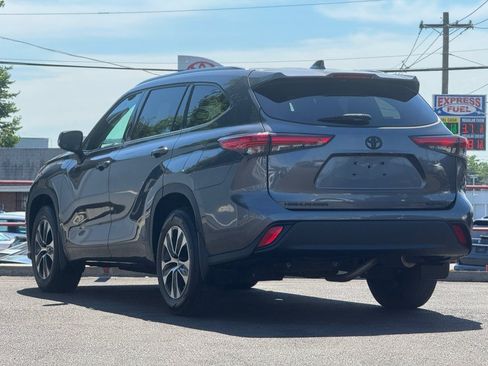 Used 2021 Toyota Highlander XLE AWD/4WD image 7