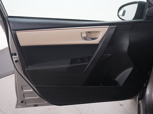 Used 2016 Toyota Corolla LE FWD image 18