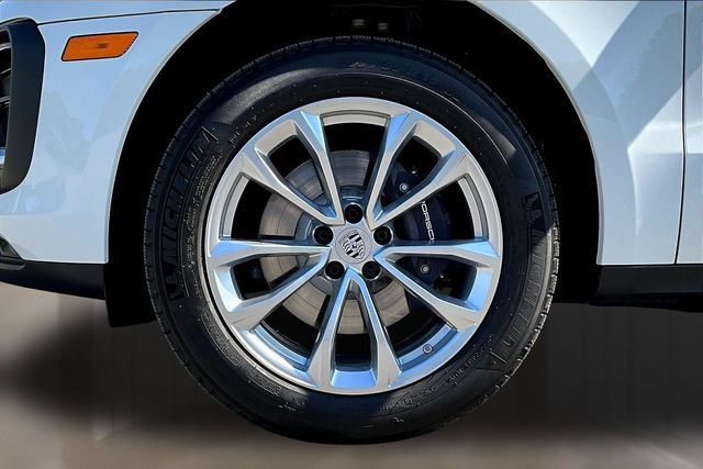 Used 2026 Porsche Macan AWD/4WD image 32