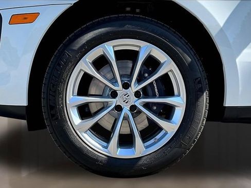 Used 2026 Porsche Macan AWD/4WD image 32