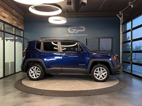 Used 2018 Jeep Renegade Latitude AWD/4WD image 2