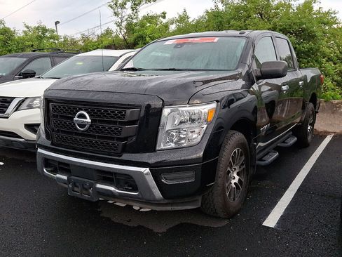 Used 2021 Nissan Titan SV w/ Accessory Utility Package AWD/4WD image 3