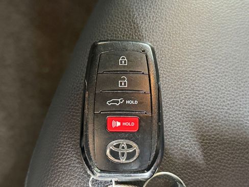 Used 2025 Toyota Highlander XSE AWD/4WD image 22