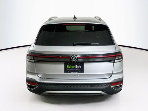 Used 2026 Volkswagen Taos SE FWD image 7