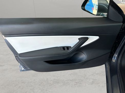 Used 2020 Tesla Model 3 Standard Range image 9