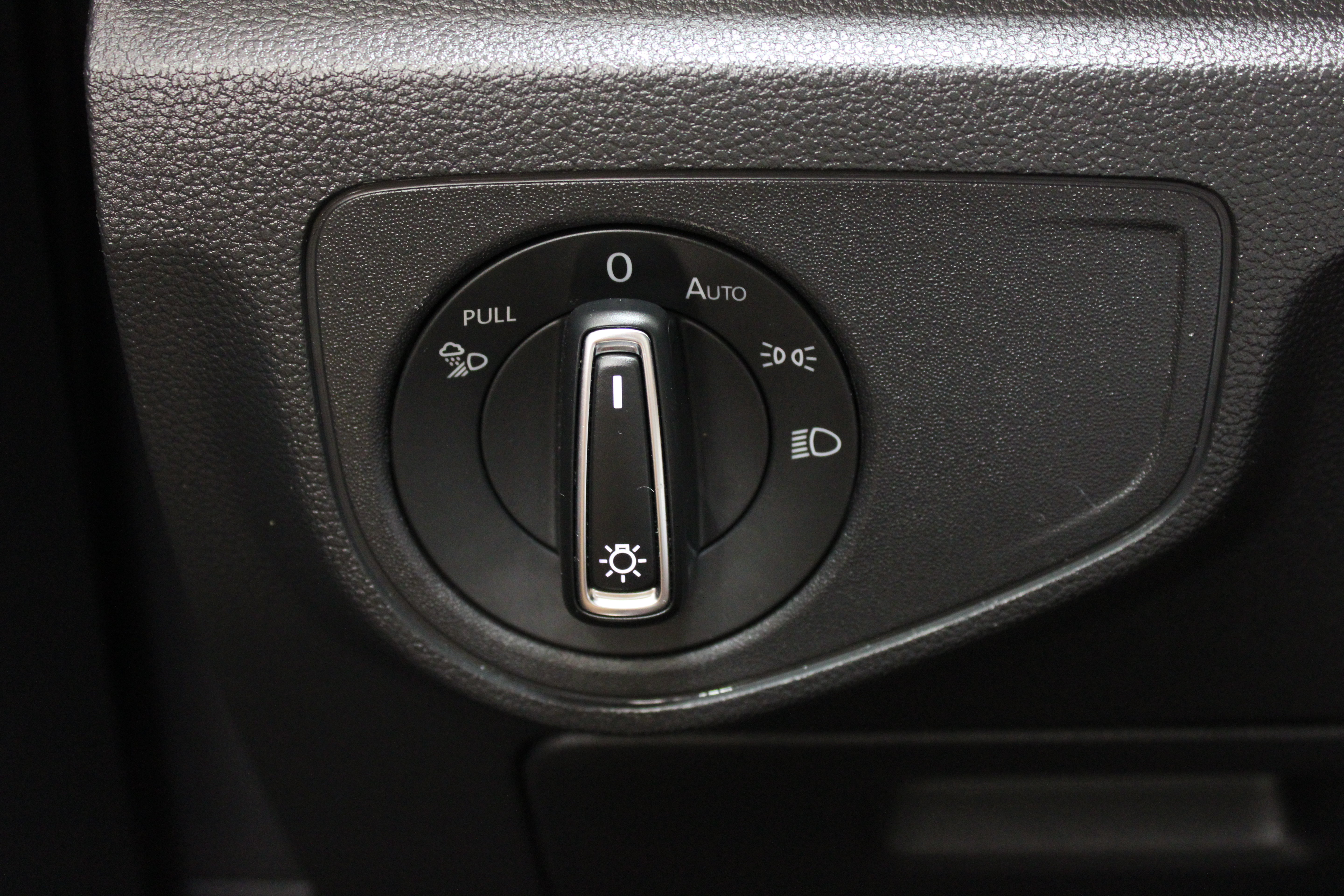 Used 2021 Volkswagen Atlas SE w/ Panoramic Sunroof Package FWD image 26