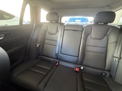 Used 2025 Volvo V60 B5 Cross Country Plus image 39
