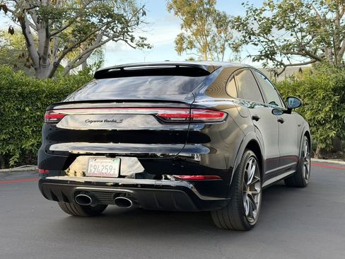 Used 2023 Porsche Cayenne Turbo S image 13