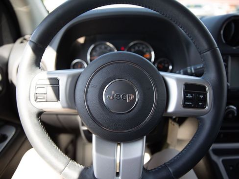 Used 2016 Jeep Compass Latitude AWD/4WD image 10