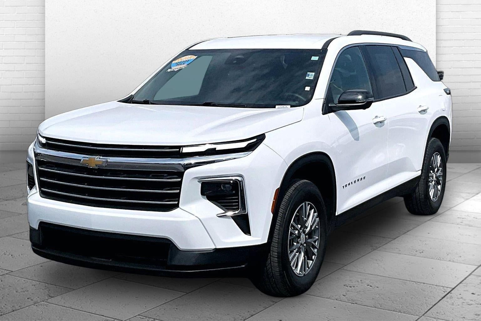Used 2026 Chevrolet Traverse LT w/ Driver Confidence Package FWD image 13