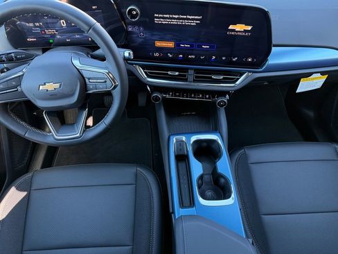 New 2026 Chevrolet Equinox EV LT image 11