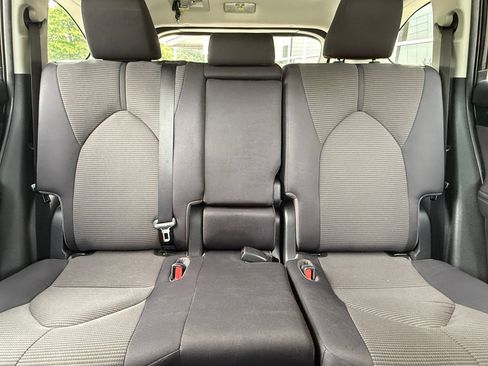 Used 2020 Toyota Highlander LE AWD/4WD image 40