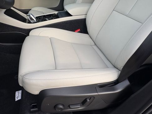 New 2026 Volvo XC40 B5 Ultra w/ Protection Package Premier AWD/4WD image 18