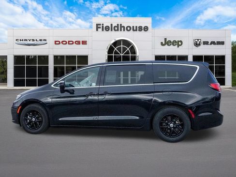 Used 2023 Chrysler Pacifica Touring-L FWD image 8