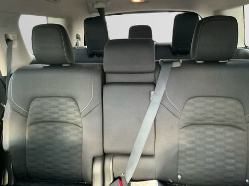 Used 2025 Nissan Pathfinder SV AWD/4WD image 13