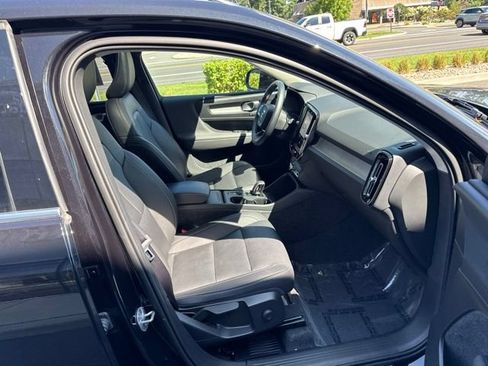 Used 2025 Volvo XC40 B5 Core AWD/4WD image 15