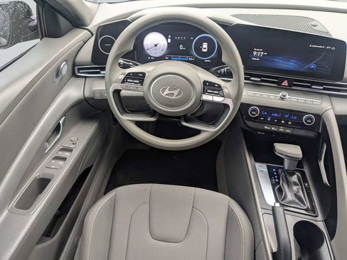 Used 2024 Hyundai Elantra SEL FWD image 14