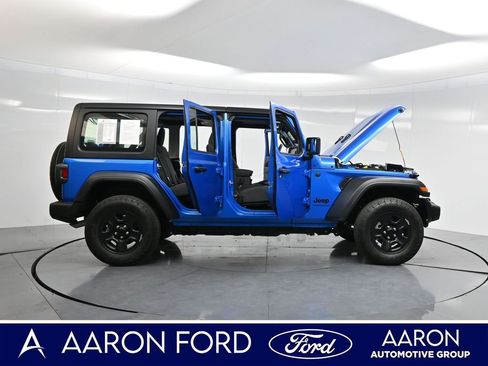 Used 2025 Jeep Wrangler Sport image 4