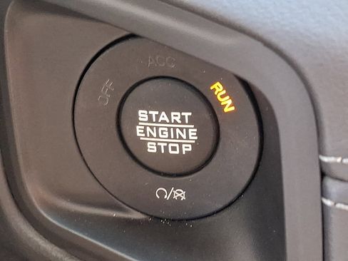 Used 2025 Jeep Wrangler Unlimited Sahara w/ Safety Group AWD/4WD image 22
