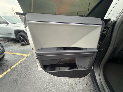 Used 2025 Tesla Cybertruck AWD Crew Cab image 18