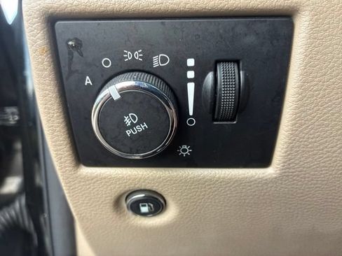 Used 2017 Jeep Grand Cherokee Laredo w/ Quick Order Package 23E AWD/4WD image 26