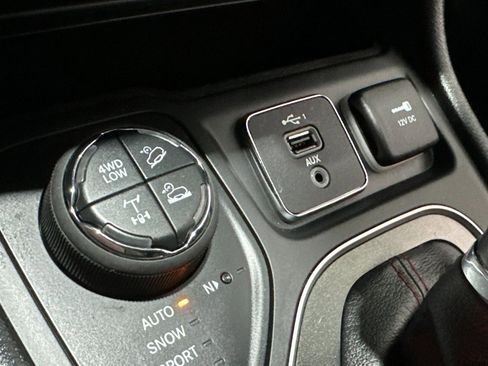 Used 2022 Jeep Cherokee Trailhawk w/ Trailer Tow Group image 40