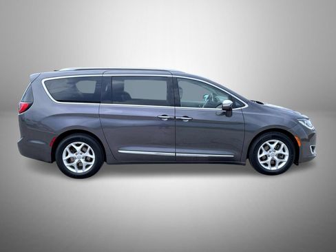 Used 2020 Chrysler Pacifica Limited FWD image 4