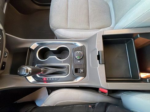 Used 2019 Chevrolet Traverse LT image 13