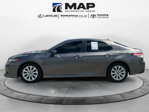 Used 2019 Toyota Camry LE FWD image 2