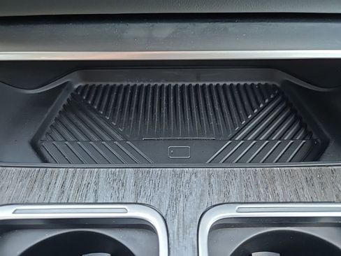 Used 2024 BMW 740i xDrive image 28