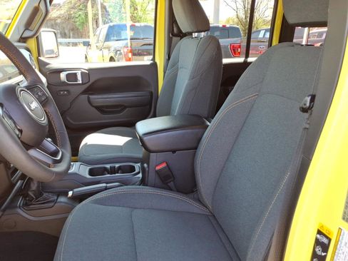 Used 2024 Jeep Wrangler Unlimited w/ Convenience Group image 6
