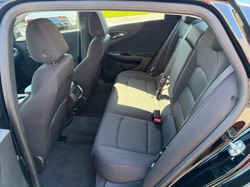 Used 2017 Chevrolet Malibu LT FWD image 18