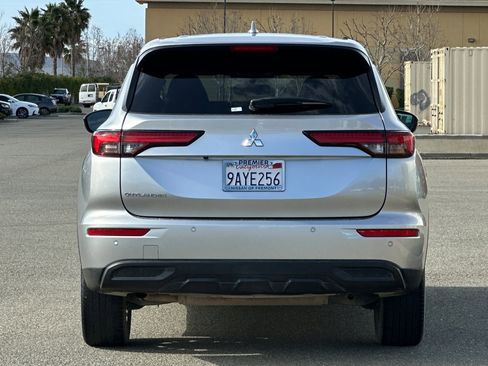 Used 2022 Mitsubishi Outlander ES image 5