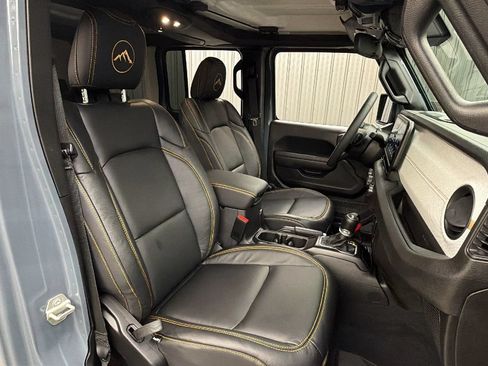 Used 2024 Jeep Wrangler Unlimited AWD/4WD image 40