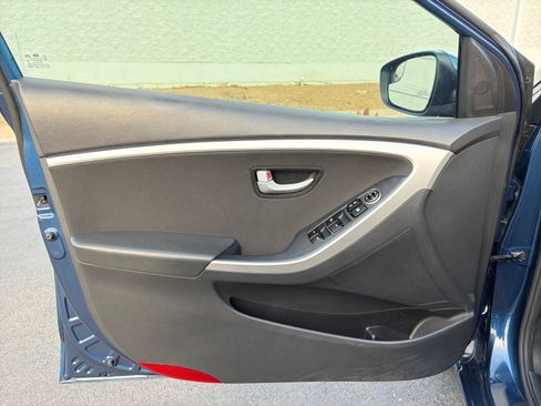 Used 2016 Hyundai Elantra GT FWD image 14
