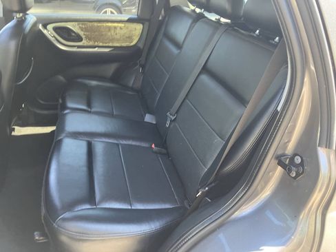 Used 2005 Ford Escape Limited AWD/4WD image 26