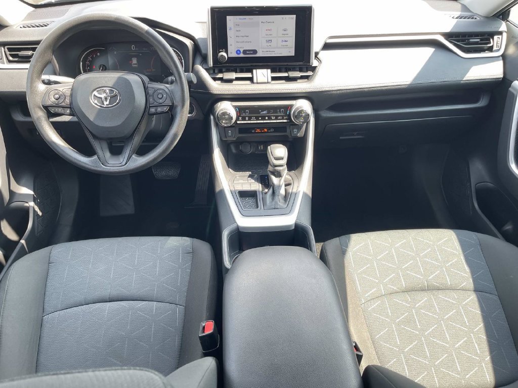 Used 2025 Toyota RAV4 XLE FWD image 15