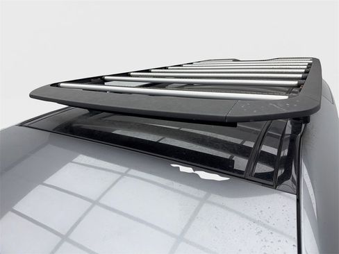 Used 2022 Land Rover Defender 110 SE image 13