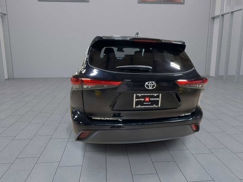Certified 2022 Toyota Highlander LE image 7