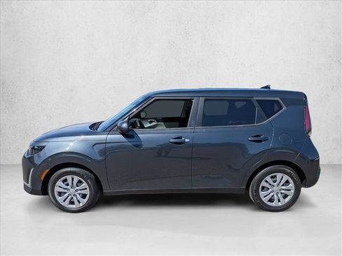 Used 2023 Kia Soul LX FWD image 9
