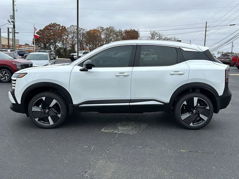 New 2026 Nissan Kicks SR image 3