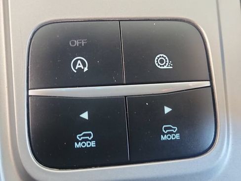 Used 2023 Ford Explorer XLT RWD image 18