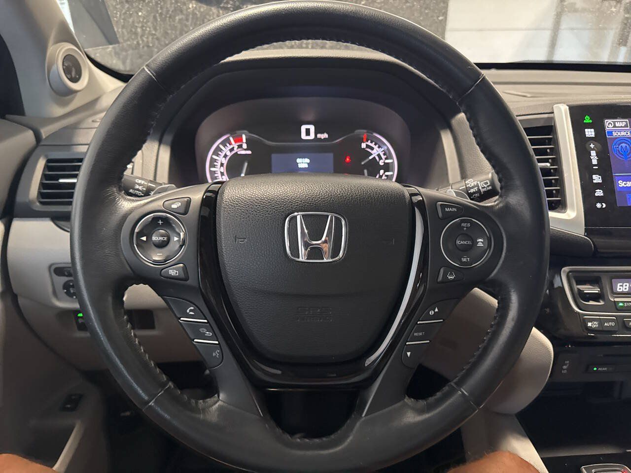 Used 2016 Honda Pilot Touring image 10