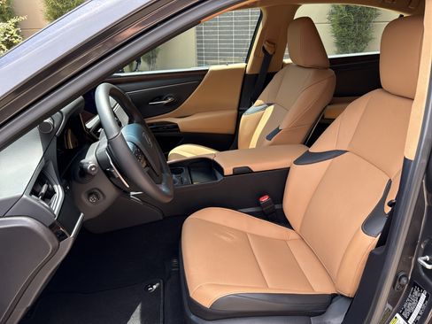Used 2025 Lexus ES 350 w/ Accessory Package (Z1) FWD image 17