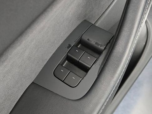 Used 2021 Tesla Model Y Long Range image 37