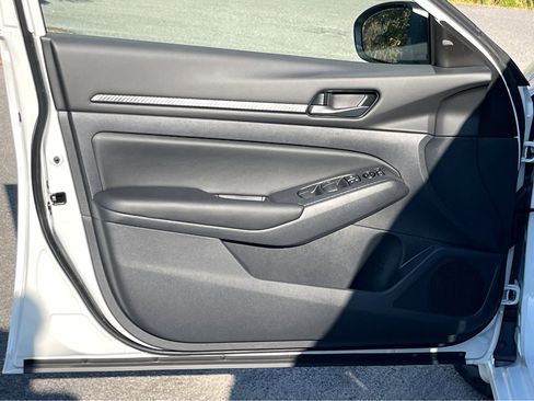 Used 2024 Nissan Altima 2.5 S image 21