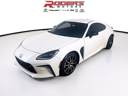 Certified 2025 Toyota GR86 w/ ALL Weather Mat Package (TMS) image 3