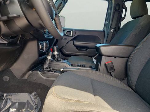 Used 2024 Jeep Wrangler Unlimited AWD/4WD image 20