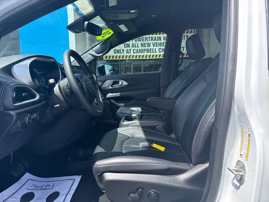 Used 2024 Chrysler Pacifica Touring-L w/ S Appearance Package FWD image 22